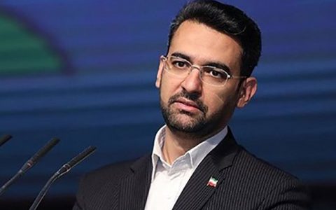 پخش اظهارات قالیباف در مجلس با موبایل توسط وزیر ارتباطات