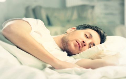 چرا پس از خوردن غذا به خواب تمایل داریم؟ 1 چرا پس از خوردن غذا به خواب تمایل داریم؟