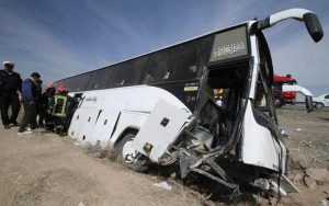 ۱۵ مصدوم در واژگونی اتوبوس مسافربری این بار در سمنان