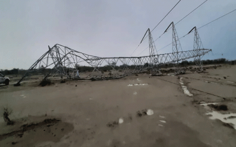 ۲ دکل بر اثر طوفان شب گذشته در جنوب سیستان و بلوچستان سقوط کرد 1 ۲ دکل بر اثر طوفان شب گذشته در جنوب سیستان و بلوچستان سقوط کرد