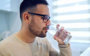 ۵ وضعیتِ جسمی همراه با هشدار تشنگی