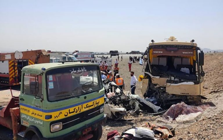 ۵ کشته و ۸ مصدوم بر اثر تصادف اتوبوس و سواری لیفان در جاده نطنز به کاشان