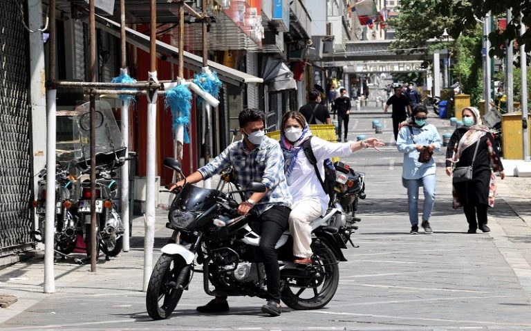 «بازتاب» سعادت شریفی پور - رسانه‌های معتبر خارجی در ساعات گذشته از تحولات و رویدادهای مرتبط با ایران غافل نبوده و مطالب قابل‌تأملی را پیرامون مسائل مرتبط با ایران به رشته تحریر درآوردند مثل روزنامه نیویورک پُست، خبرگزاری اسپوتنیک و پایگاه خبری المانیتور تأکید بر موضوعاتی چون بنت، از بایدن می خواهد به برجام برنگردد، آمریکا از حمله اسرائیل به نطنز خبر داشته است، ترس ها از تشدید همه گیری در ایران افزایش یافته است، نوشتند.