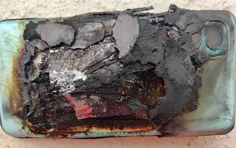 انفجار بی دلیل گوشی وان پلاس در هند 1 انفجار بی دلیل گوشی وان پلاس در هند