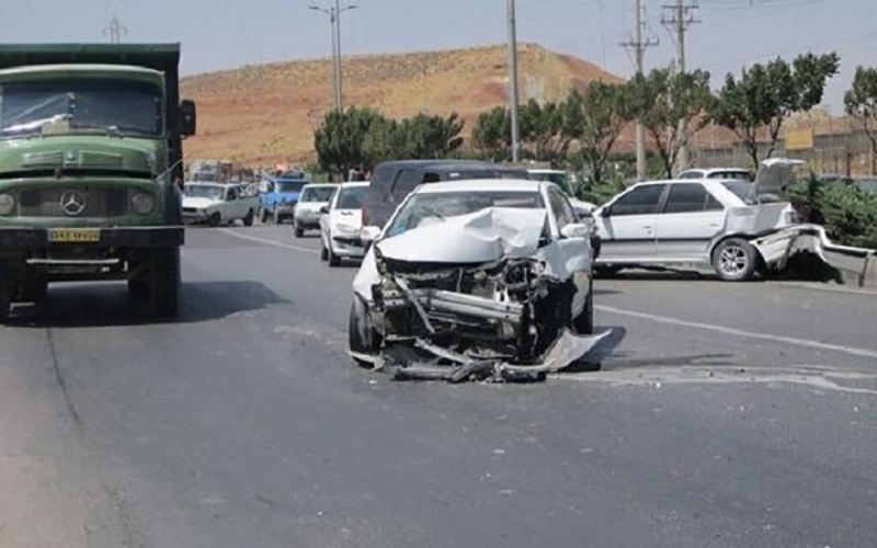 تصادف تریلی با ۱۳ خودرو در جاجرود تصادف تریلی با ۱۳ خودرو در جاجرود