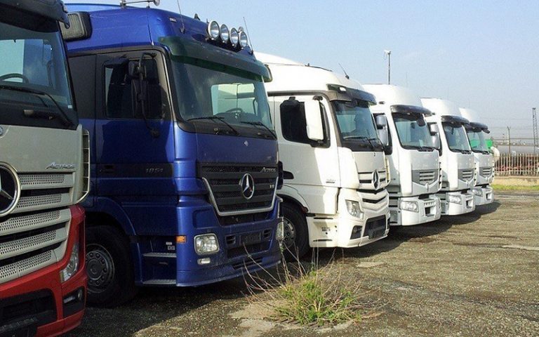 دلال بازی دولتی ها در روند ترخیص کامیون های دست دوم