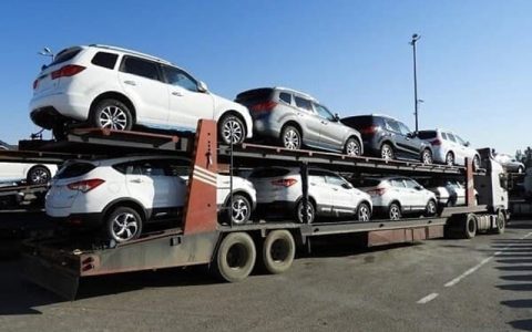روش جدید دور زدن محدودیت های کرونایی؛ ارسال خودرو با تریلی به گیلان 1 روش جدید دور زدن محدودیت های کرونایی