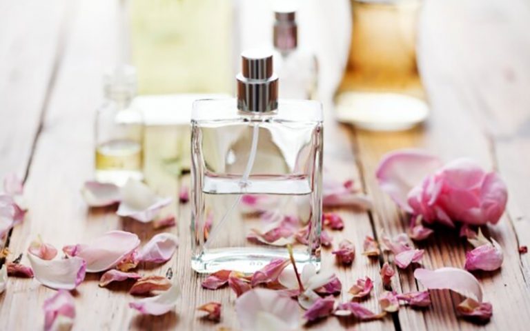 روشی جالب برای تشخیص بوی عطر بدون بوییدن آن