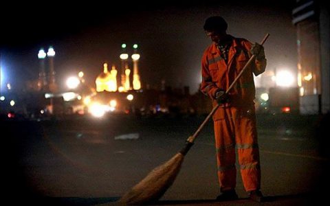 مرگ یک رفتگر کرجی بر اثر حادثه تصادف 1 مرگ یک رفتگر کرجی بر اثر حادثه تصادف