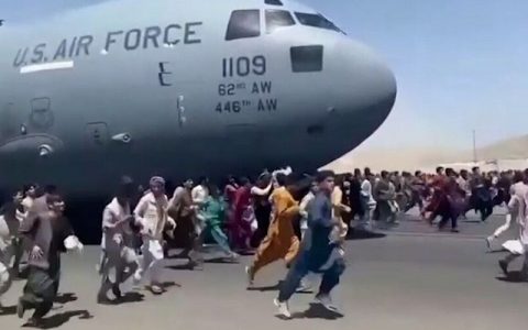کشف بقایای جسد یک شهروند افغان در ارابه فرود هواپیمای آمریکایی 1 کشف بقایای جسد یک شهروند افغان در ارابه فرود هواپیمای آمریکایی