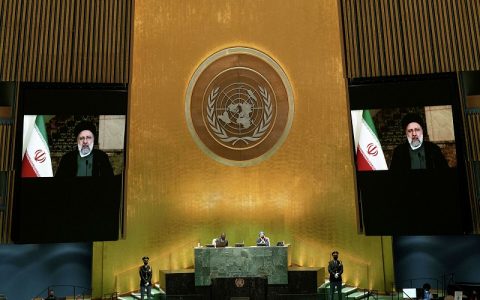 المانیتور: ایران لغو روادید برای احیای گردشگری را مدنظر دارد/ اسپوتنیک: هژمونی آمریکا به طرز بدی شکست خورده است/ دِ هیل: ایران خواستار از سرگیری مذاکرات هسته ای شد 1 «بازتاب» سعادت شریفی پور - رسانههای معتبر خارجی در ساعات گذشته از تحولات و رویدادهای مرتبط با ایران غافل نبوده و مطالب قابلتأملی را پیرامون مسائل مرتبط با ایران به رشته تحریر درآوردند مثل پایگاه خبری المانیتور، خبرگزاری اسپوتنیک و روزنامه دِ هیل تأکید بر موضوعاتی چون ایران لغو روادید برای احیای گردشگری را مدنظر دارد، هژمونی آمریکا به طرز بدی شکست خورده است، ایران خواستار از سرگیری مذاکرات هسته ای شد، نوشتند.