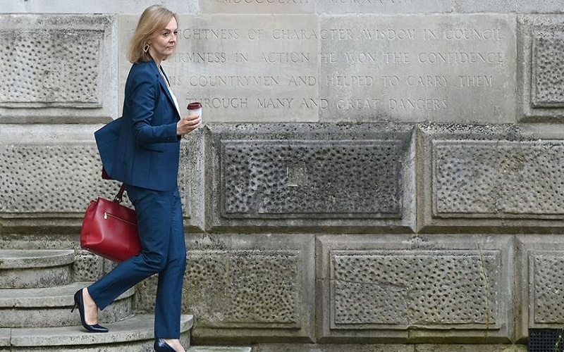 «بازتاب» سعادت شریفی پور - رسانه‌های معتبر خارجی در ساعات گذشته از تحولات و رویدادهای مرتبط با ایران غافل نبوده و مطالب قابل‌تأملی را پیرامون مسائل مرتبط با ایران به رشته تحریر درآوردند مثل پایگاه خبری المانیتور، خبرگزاری اسپوتنیک و اندیشکده اوراسیاریویو تأکید بر موضوعاتی چون زندانیان و توافق هسته ای، محور اصلی دیدار وزیر امورخارجه انگلیس و ایران است، دشمنان ایران پاسخ شکننده می گیرند، وزیر خارجه ایران به سازمان ملل سفر می کند، نوشتند.