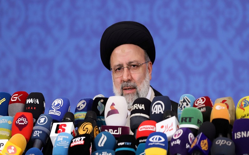 اوراسیاریویو: ایران نیروهای نظامی سپاه را افزایش می دهد/ اسپوتنیک: رئیسی آماده احیای مذاکرات هسته ای است/ آروتز شوا: اگر اسرائیل مانع نشود، ایران به سلاح هسته ای دست پیدا می کند «بازتاب» سعادت شریفی پور - رسانههای معتبر خارجی در ساعات گذشته از تحولات و رویدادهای مرتبط با ایران غافل نبوده و مطالب قابلتأملی را پیرامون مسائل مرتبط با ایران به رشته تحریر درآوردند مثل اندیشکده اوراسیاریویو، خبرگزاری اسپوتنیک و کانال خبری آروتز شوا تأکید بر موضوعاتی چون ایران نیروهای نظامی سپاه را افزایش می دهد، رئیسی آماده احیای مذاکرات هسته ای است، اگر اسرائیل مانع نشود، ایران به سلاح هسته ای دست پیدا می کند، نوشتند.
