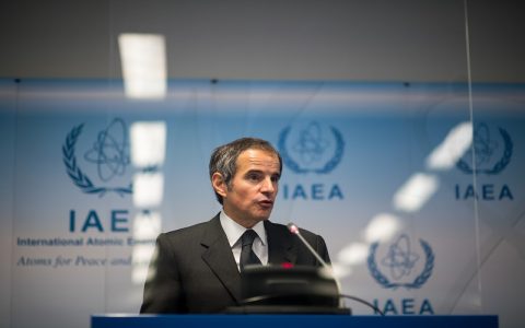 المانیتور: ایران در افغانستان رویکرد واقع بینانه اتخاذ می کند/ پولیتیکو: مذاکرات متوقف شود امیدها محو می شود/ گاردین: ترامپ صدمات حمله آمریکا به ایران را کمتر اعلام کرد 1 «بازتاب» سعادت شریفی پور - رسانههای معتبر خارجی در ساعات گذشته از تحولات و رویدادهای مرتبط با ایران غافل نبوده و مطالب قابلتأملی را پیرامون مسائل مرتبط با ایران به رشته تحریر درآوردند مثل پایگاه خبری المانیتور، نشریه پولیتیکو و روزنامه گاردین تأکید بر موضوعاتی چون ایران در افغانستان رویکرد واقع بینانه اتخاذ می کند، مذاکرات متوقف شود امیدها محو می شود، ترامپ صدمات حمله آمریکا به ایران را کمتر اعلام کرد، نوشتند.
