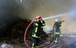 آتش سوزی انبار کفش در خیابان ظهیرالاسلام