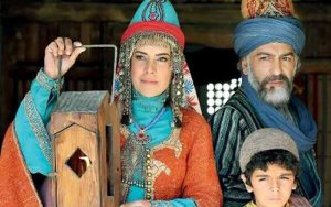 مستوران به نیمه راه رسید