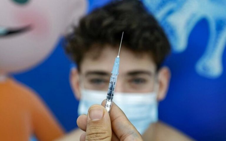 وزارت بهداشت والدین در تزریق واکسن کرونا به فرزندانشان نگرانی نداشته باشند