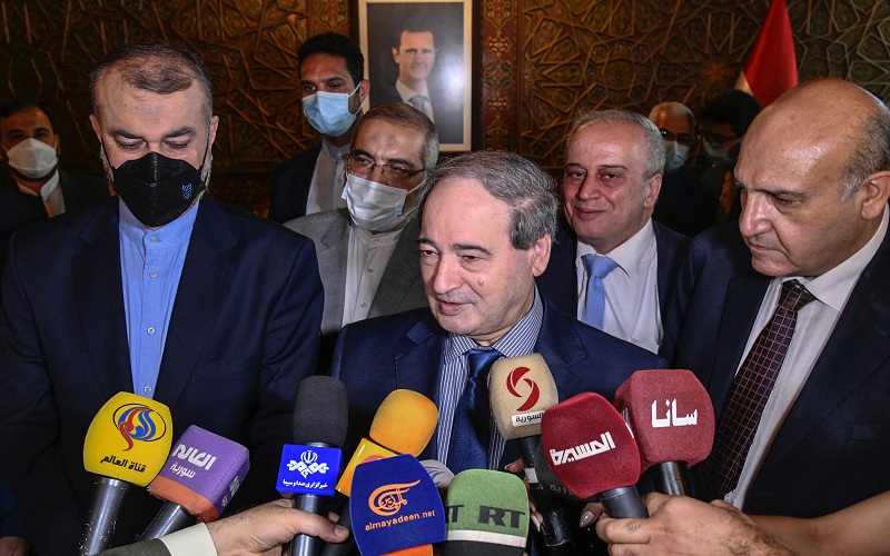 «بازتاب» سعادت شریفی پور - رسانه‌های معتبر خارجی در ساعات گذشته از تحولات و رویدادهای مرتبط با ایران غافل نبوده و مطالب قابل‌تأملی را پیرامون مسائل مرتبط با ایران به رشته تحریر درآوردند مثل خبرگزاری اسپوتنیک، روزنامه گاردین و شبکه خبری الجزیره تأکید بر موضوعاتی چون ایران در حمله به مسجد شیعیان آمریکا را مقصر می داند، ایران بیش از 120 کیلوگرم اورانیوم 20%در اختیار دارد، وزیرامورخارجه ایران با بشار اسد دیدار کرد، نوشتند.