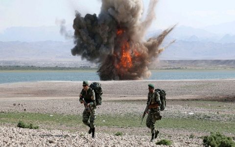 المانیتور: حملات اسرائیل به سایت های هسته ای باید متوقف شود/ اوراسیاریویو: تنش های مرزی ایران و آذربایجان چه دلایلی دارد/ آروتز شوا: سفر لاپید به بحرین لکه ای بر پادشاهی به جای گذاشت 1 «بازتاب» سعادت شریفی پور - رسانههای معتبر خارجی در ساعات گذشته از تحولات و رویدادهای مرتبط با ایران غافل نبوده و مطالب قابلتأملی را پیرامون مسائل مرتبط با ایران به رشته تحریر درآوردند مثل پایگاه خبری المانیتور، اندیشکده اوراسیاریویو و کانال خبری آروتز شوا تأکید بر موضوعاتی چون حملات اسرائیل به سایت های هسته ای باید متوقف شود، تنش های مرزی ایران و آذربایجان چه دلایلی دارد، سفر لاپید به بحرین لکه ای بر پادشاهی به جای گذاشت، نوشتند.