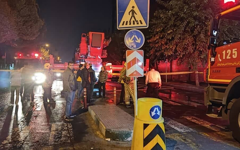 آتش‌سوزی گسترده در خیابان جمهوری تهران