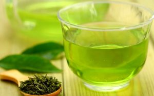 با چای سبز بهترین دهان شویه را تهیه کنید
