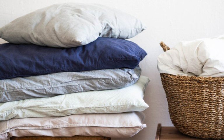 بهترین روش برای تمیز کردن بالش و تشک