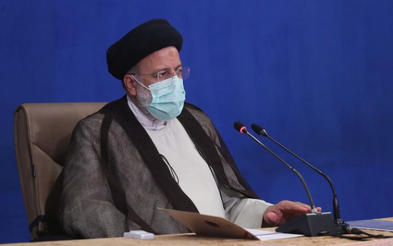 تاکید رئیس جمهور بر ضرورت حضور منظم و کامل کارمندان در ادارات