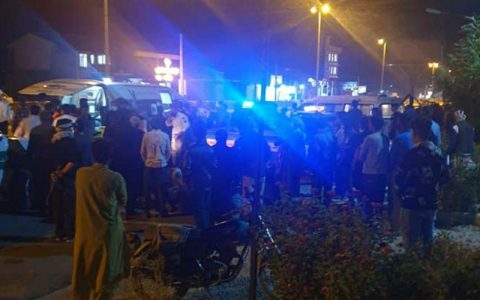 تجمع در محل حادثه باعث یک تصادف دیگر شد 1 تجمع در محل حادثه باعث یک تصادف دیگر شد