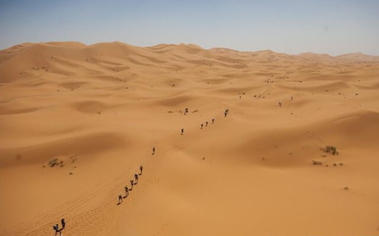 جان باختن یک دونده ماراتن در گرمای مراکش