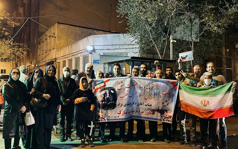 جشن تولد شبانه محمود احمدی‌نژاد در میدان ۷۲ ‌نارمک