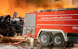 خسارت به جا مانده از آتش‌سوزی در کارخانه موادغذایی در زرندیه