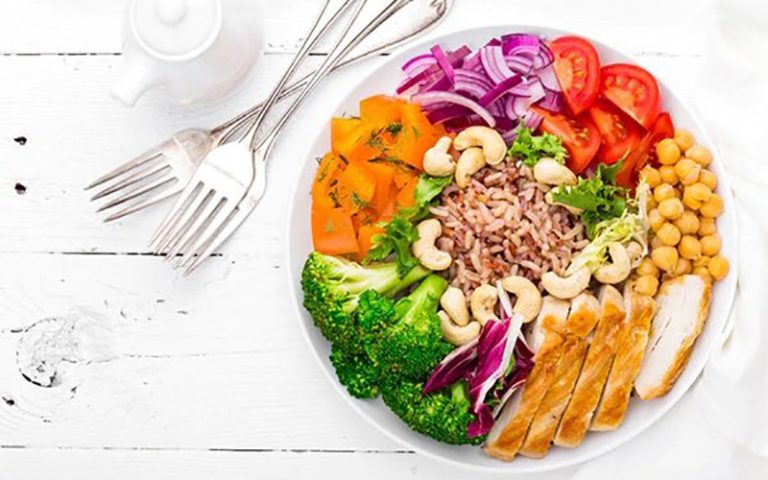 در دوران قاعدگی چی بخوریم؟