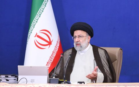 رئیسی: دولت برای جراحی و نجات اقتصاد کشور از آبروی خود هزینه می کند 1 دولت برای جراحی و نجات اقتصاد کشور از آبروی خود هزینه می کند