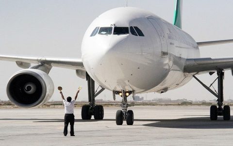 چشم پوشی وزارت راه از تخلفات کرونایی شرکت های هواپیمایی؛ وقتی هم بلیط گران است و هم کامل فروخته می شود 1 چشم پوشی وزارت راه از تخلفات کرونایی شرکت های هواپیمایی؛ وقتی هم بلیط گران است و هم کامل فروخته می شود