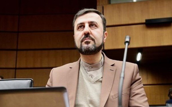 غریب‌آبادی خطاب به گروسی