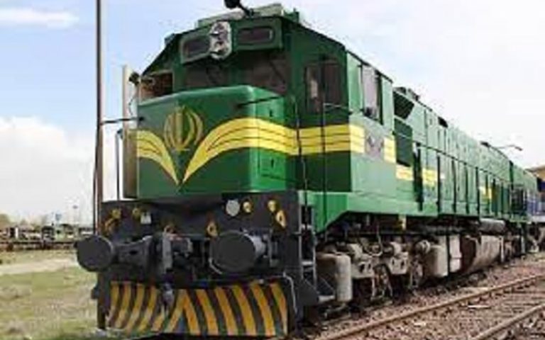 قطار ذخیره برای مسافران حادثه قطار از یزد به نایین اعزام شد