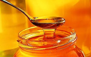 معجزه آب گرم و عسل برای سلامتی و پوست