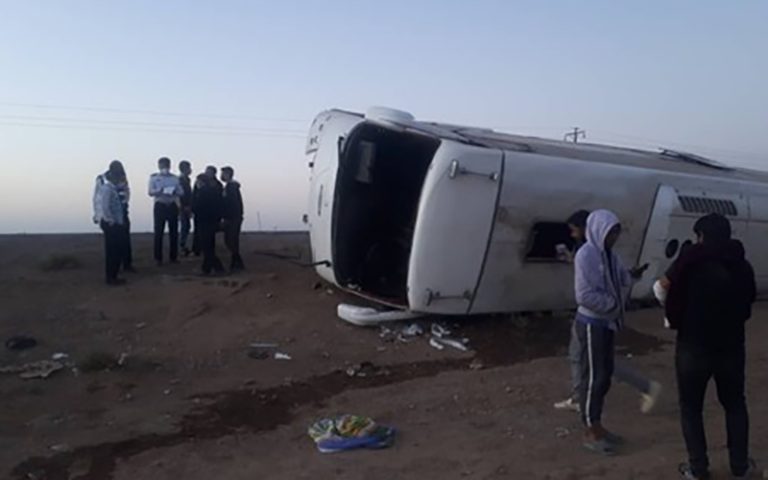 واژگونی اتوبوس در جاده مشهد