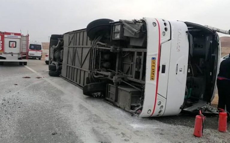 ۳ کشته در واژگونی اتوبوس در جاده سمنان به گرمسار