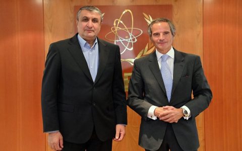 میدلایستمانیتور: ایران از طرح صلح ترکیه در قفقاز جنوبی حمایت می کند/ اسپوتنیک: اسرائیل به توافق هسته ای با ایران پاینده نخواهد بود/ الجزیره: ایران و آژانس بین المللی برای گفتگو موافقت کردند 1 «بازتاب» سعادت شریفی پور - رسانههای معتبر خارجی در ساعات گذشته از تحولات و رویدادهای مرتبط با ایران غافل نبوده و مطالب قابلتأملی را پیرامون مسائل مرتبط با ایران به رشته تحریر درآوردند مثل پایگاه خبری میدلایستمانیتور، خبرگزاری اسپوتنیک و شبکه خبری الجزیره تأکید بر موضوعاتی چون ایران از طرح صلح ترکیه در قفقاز جنوبی حمایت می کند، اسرائیل به توافق هسته ای با ایران پاینده نخواهد بود، ایران و آژانس بین المللی برای گفتگو موافقت کردند، نوشتند.