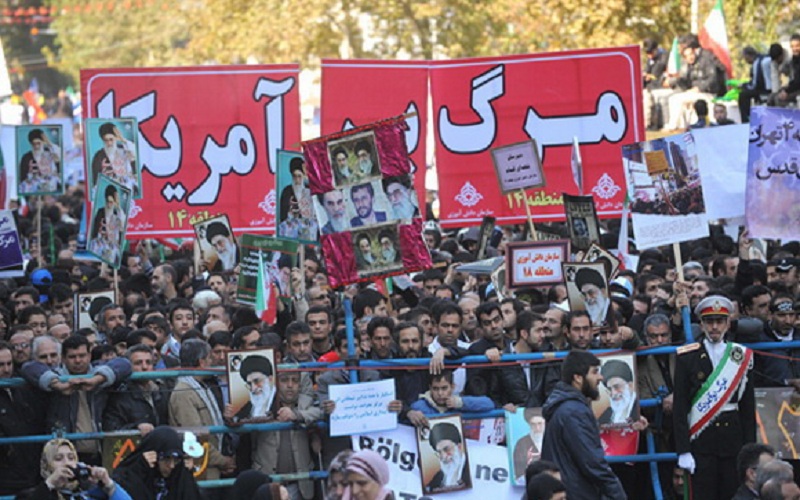 «بازتاب» سعادت شریفی پور - رسانه‌های معتبر خارجی در ساعات گذشته از تحولات و رویدادهای مرتبط با ایران غافل نبوده و مطالب قابل‌تأملی را پیرامون مسائل مرتبط با ایران به رشته تحریر درآوردند مثل روزنامه دِ هیل، پایگاه خبری المانیتور و خبرگزاری اسپوتنیک تأکید بر موضوعاتی چون ایرانیان سالگرد تسخیر سفارت آمریکا را جشن گرفتند، پاکستان محدویت سفر ایرانی ها را لغو کرد، توافق هسته ای تهدید هسته ای ایران را به تعویق می اندازد، نوشتند.