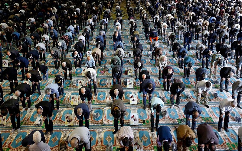 «بازتاب» سعادت شریفی پور - رسانه‌های معتبر خارجی در ساعات گذشته از تحولات و رویدادهای مرتبط با ایران غافل نبوده و مطالب قابل‌تأملی را پیرامون مسائل مرتبط با ایران به رشته تحریر درآوردند مثل روزنامه دِ هیل و پایگاه خبری المانیتور تأکید بر موضوعاتی چون مجلس به دنبال محاکمه روحانی است، هکرهای مرتبط با ایران بخش های مهم را هدف قرار می دهند، خط لوله نفت در خوزستان منفجر شد، نوشتند.