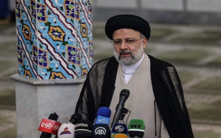 «بازتاب» سعادت شریفی پور - رسانه‌های معتبر خارجی در ساعات گذشته از تحولات و رویدادهای مرتبط با ایران غافل نبوده و مطالب قابل‌تأملی را پیرامون مسائل مرتبط با ایران به رشته تحریر درآوردند مثل خبرگزاری اسپوتنیک، روزنامه دِ هیل و نشریه اویل پرایس تأکید بر موضوعاتی چون ایران به دنبال سیستم دفع حملات سایبری است، تنش های ایران و آمریکا رو به افزایش است، ایران می تواند میلیاردها بشکه نفت تولید کند، نوشتند.