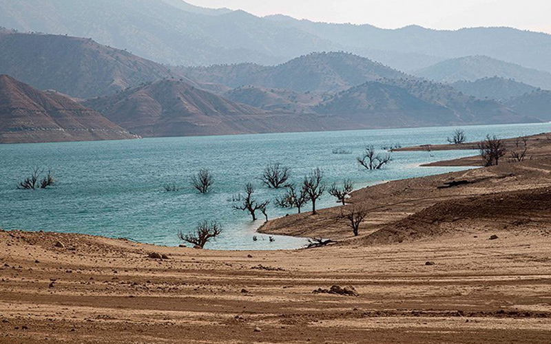 آشکار شدن روستاهای مدفون در دریاچه سد کارون ۳