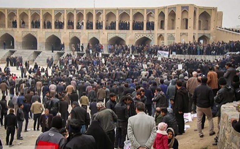 ادامه تحصن کشاورزان اصفهانی