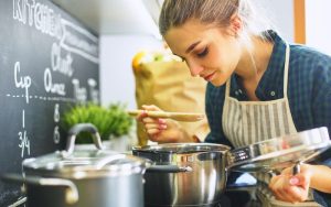 بهترین زمان اضافه کردن نمک به غذا