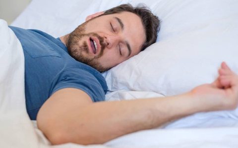 خطرهای خوابیدن با دهان باز را جدی بگیرید 1 خطرهای خوابیدن با دهان باز را جدی بگیرید