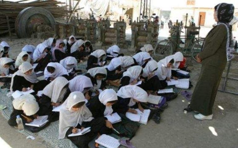 حقوق معلمان افغانستان را بدون دخالت طالبان می‌پردازیم