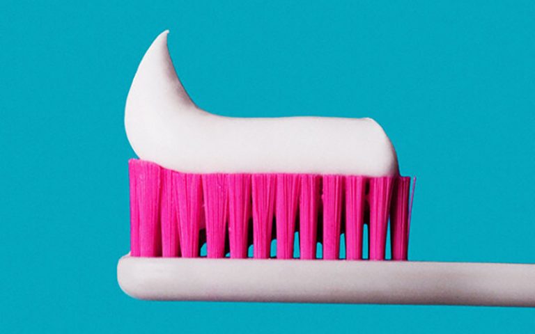 قبل از صبحانه مسواک بزنیم یا بعد از آن؟