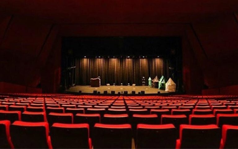 نشت گاز سالن تئاتر را تعطیل کرد
